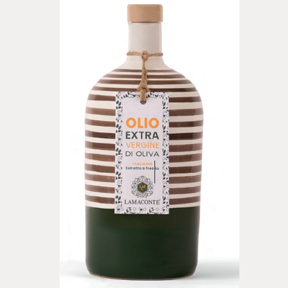 Olivenöl in einer Keramikflasche