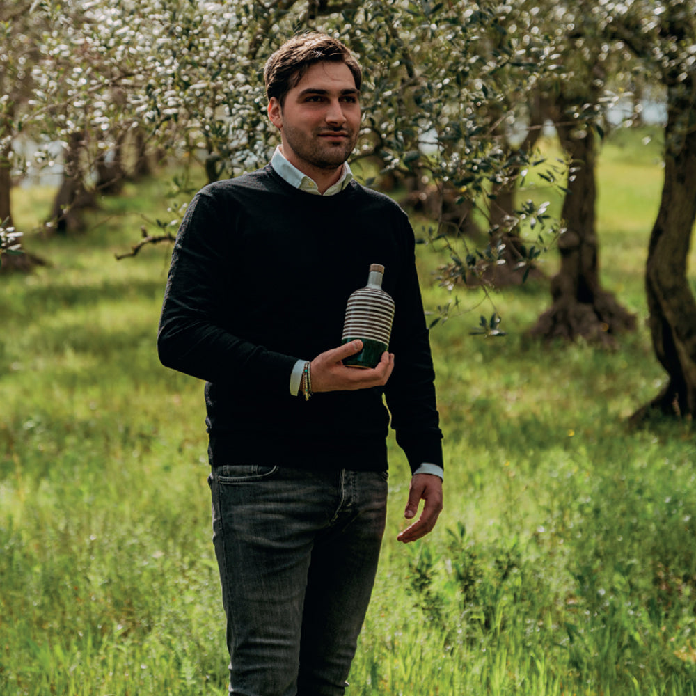 Olivenöl in einer Keramikflasche, Serie DEMETRA, made in Italy