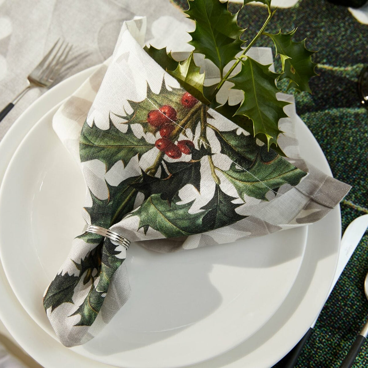 Ilex deckt den Tisch