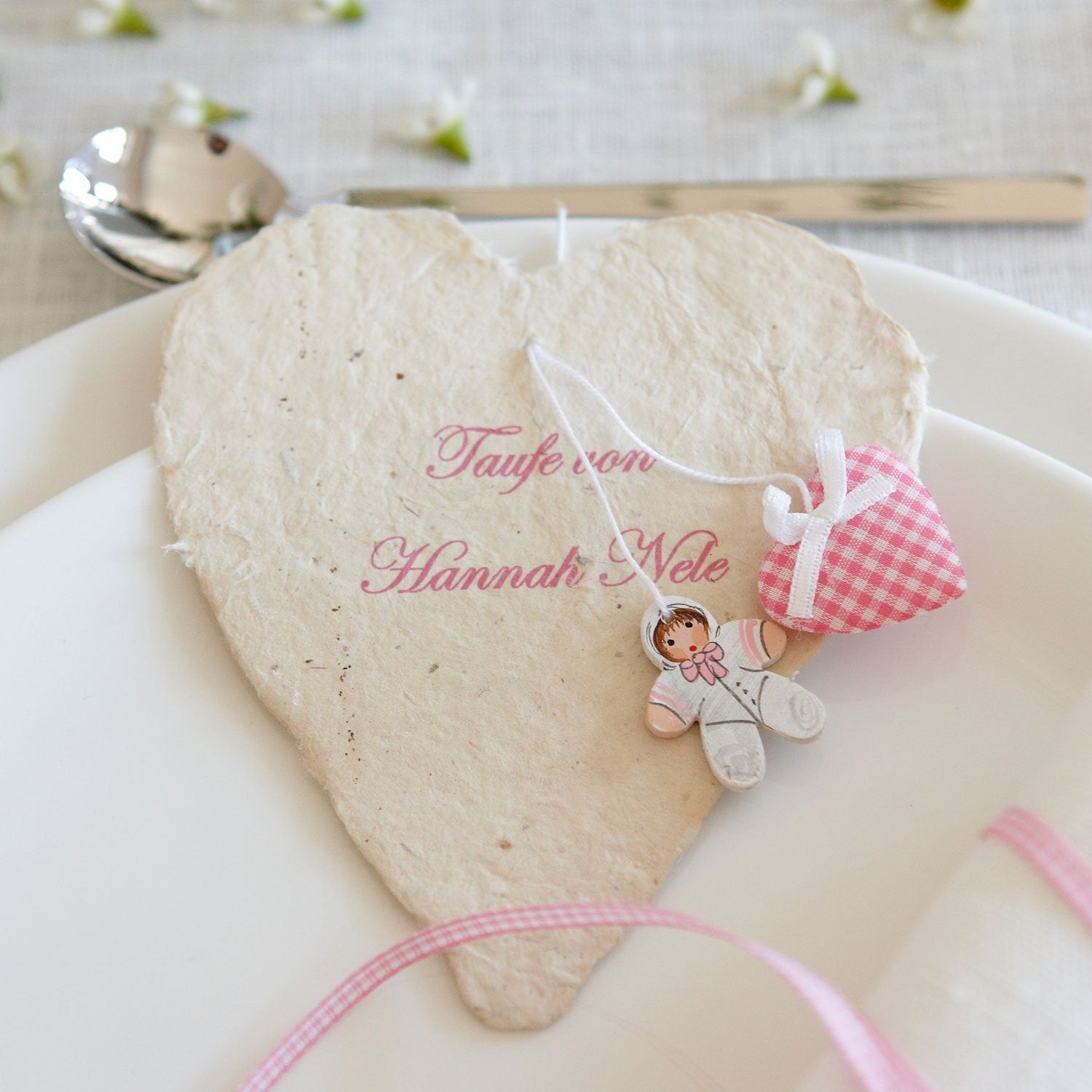Anhänger mit Puppe und Herz, rosé