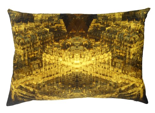 Kissenhülle mit Fotodruck "Louvre" von Louise Roe