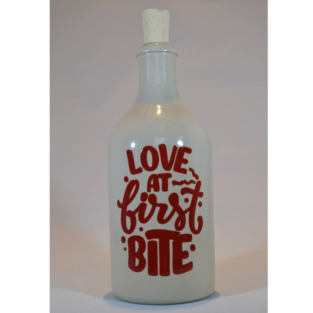 Keramikflaschen für Olivenöl, "Love at first bite"