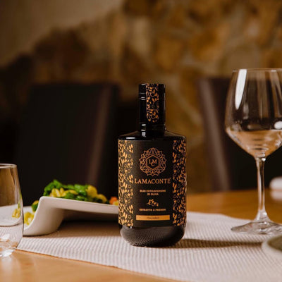 Olivenöl in einer Keramikflasche, Serie DEMETRA, made in Italy