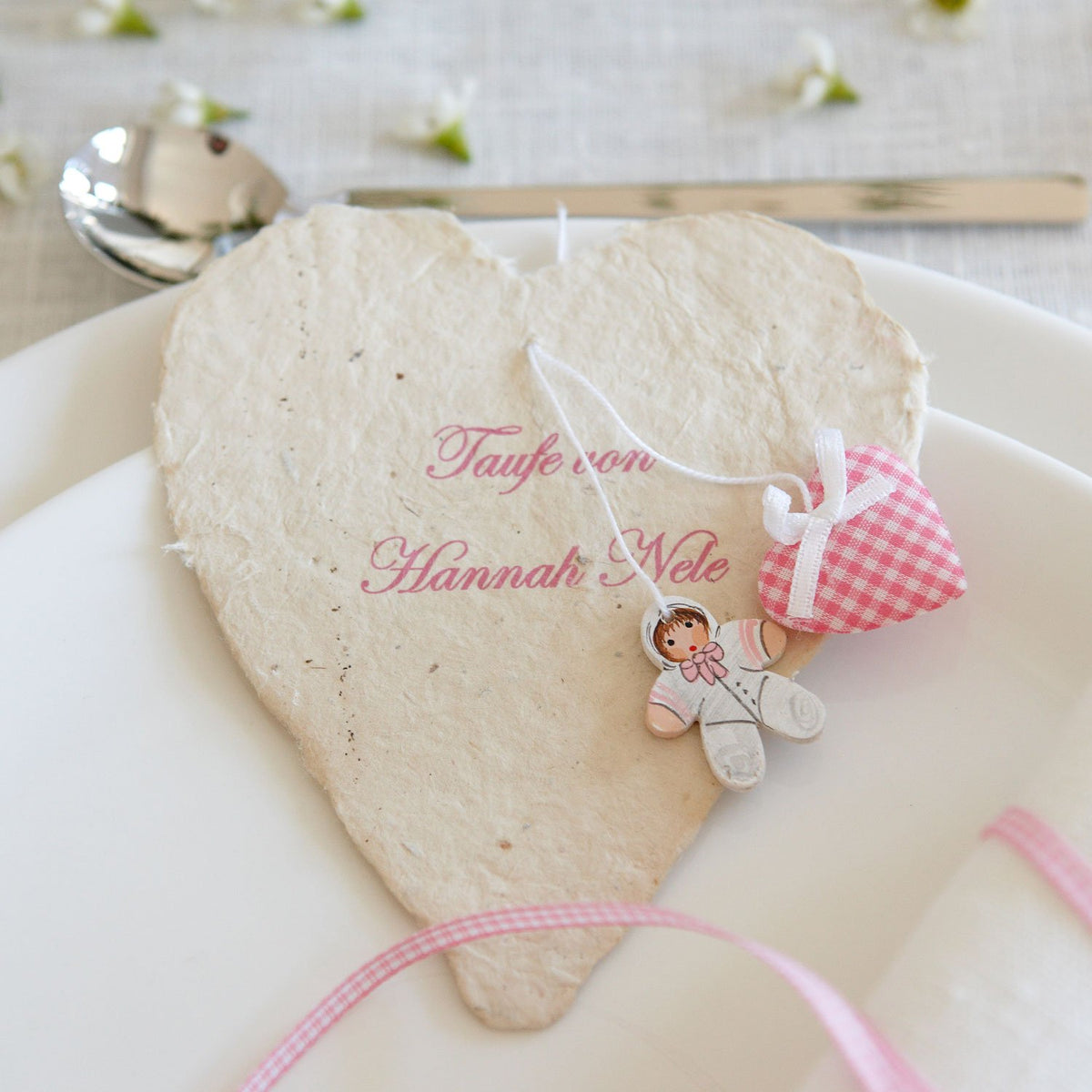 Anhänger mit Puppe und Herz, rosé